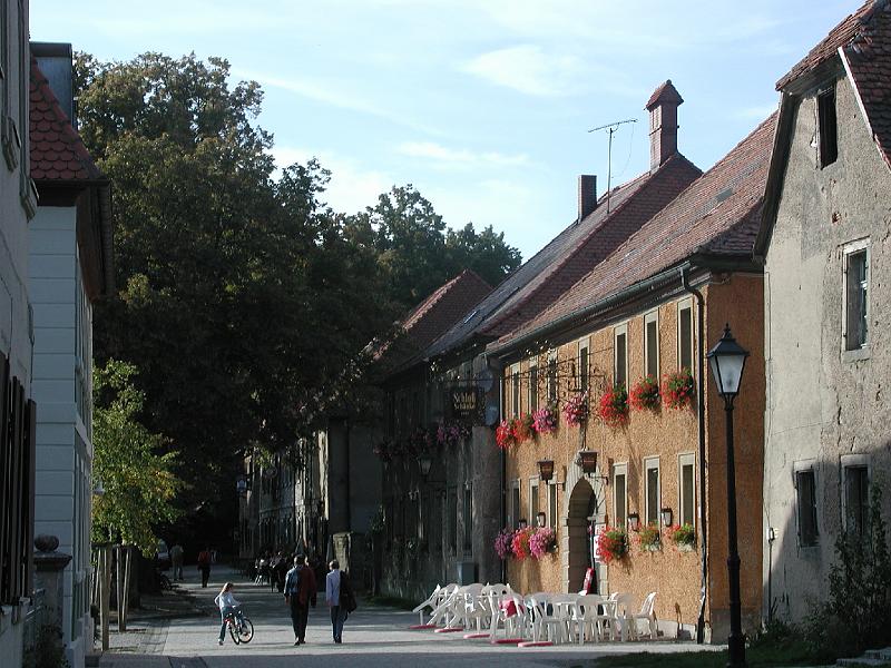 238Schlosszufahrt.AmWall.Schillingsfuerst.jpg
