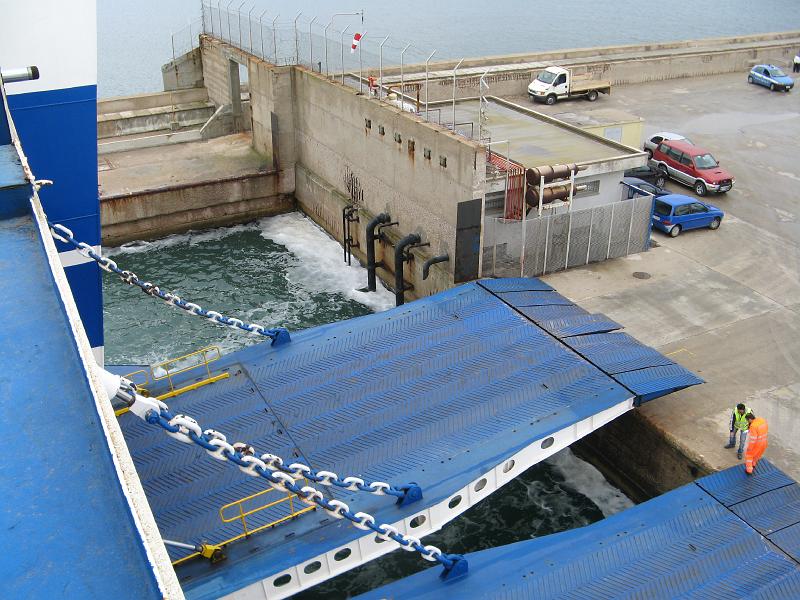 419RampeAblassen.Hafen.PortoTorres.jpg
