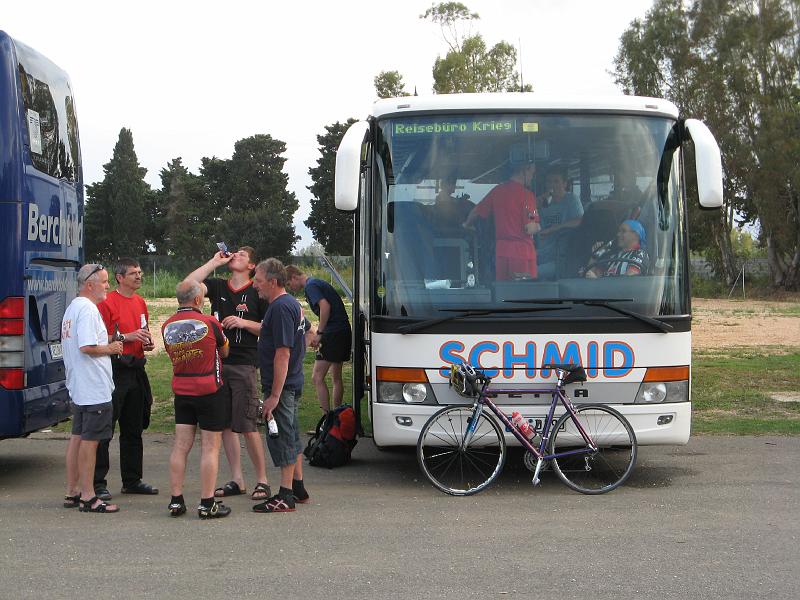 458Trinkgelage.Bus.Orosei.jpg