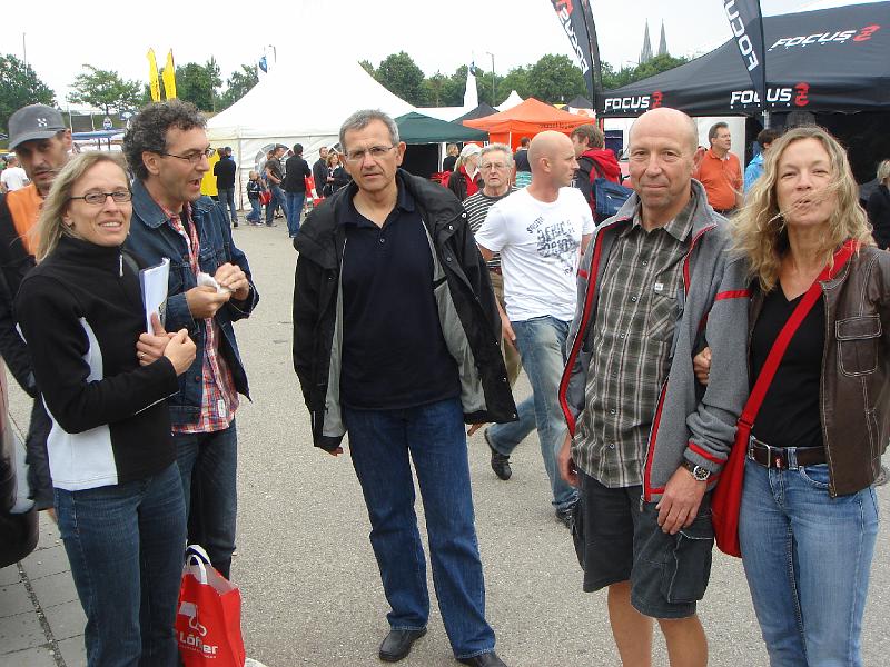502Herumstehen.Dultplatz.Regensburg.jpg
