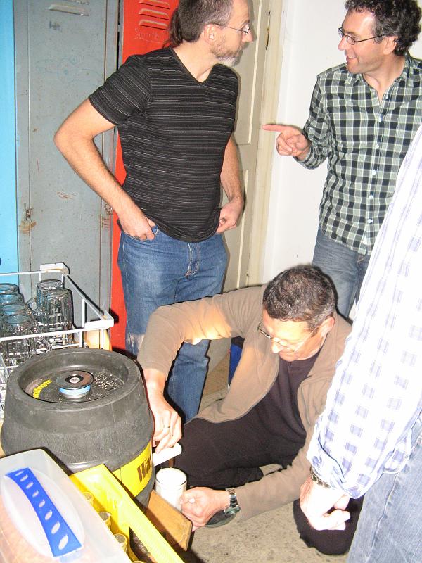 609Bruno.BierZapfen.jpg