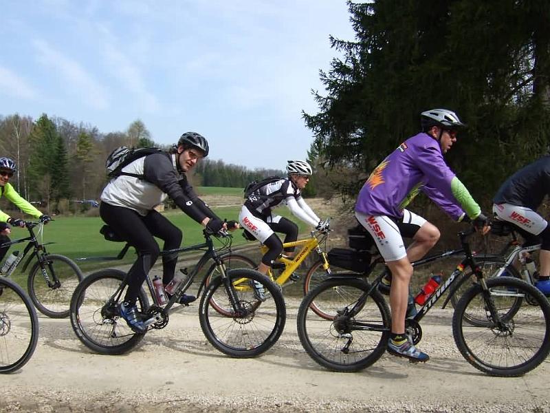 158Radeln.BentGabyHeinz.jpg - MTB Beginner-Tour zur „Heidenheimer Alb“ über zahlreiche schöne Trockentäler der Schwäbischen Alb
