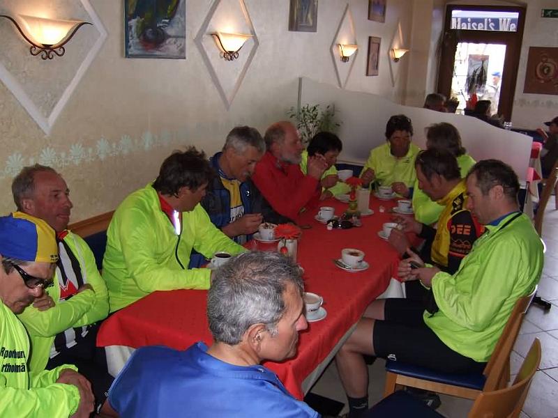 224Rast.Cafe.jpg - Radsportfreunde Bartholomä:Trainingslager Markgräfler Land 2010