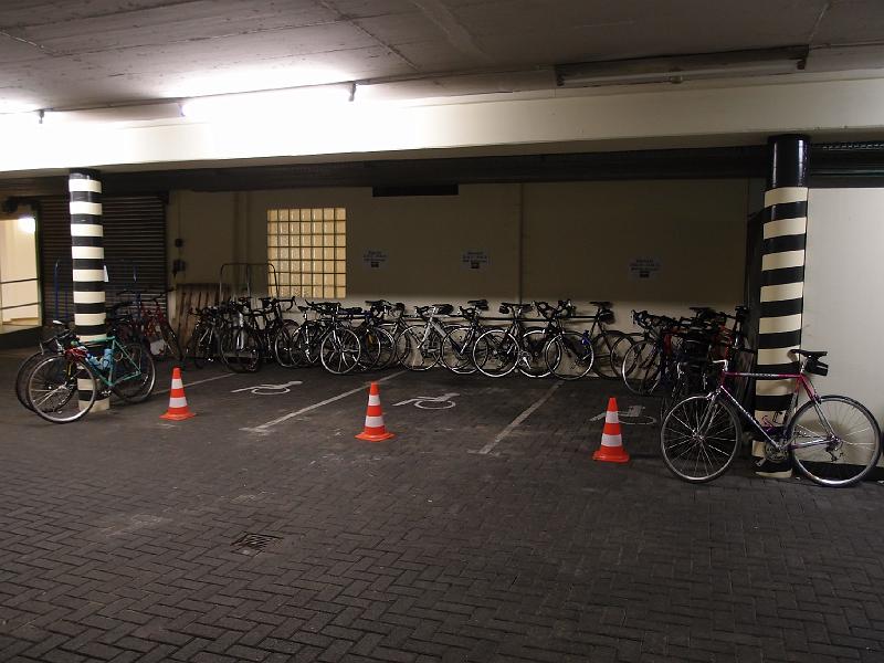 448Fahrraeder.Tiefgarage.Hotel.jpg