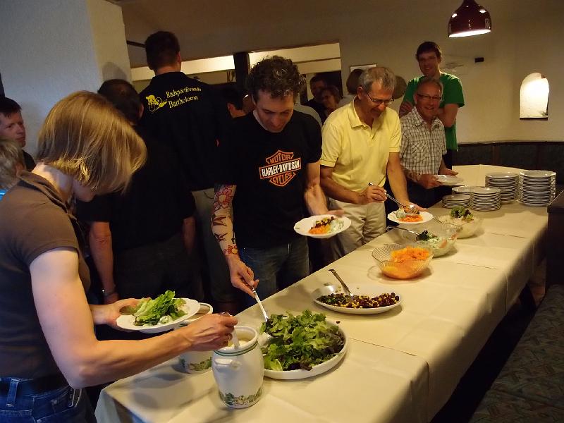 451Salatbuffet.MarionJoeViktorKarl.jpg